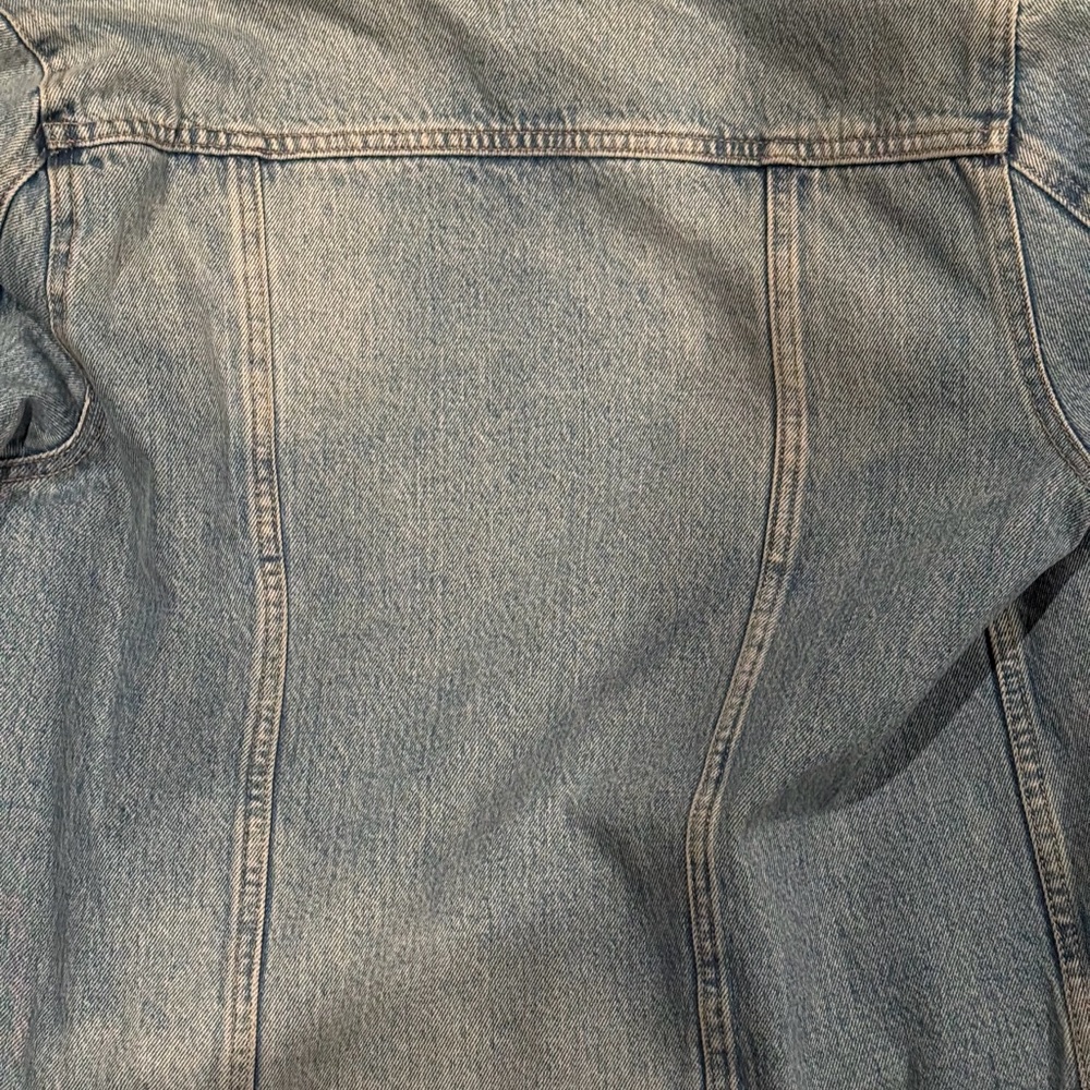 Levi's Light Wash Denim Jacket with Cream Sherpa Lining - Picture 4 of 7